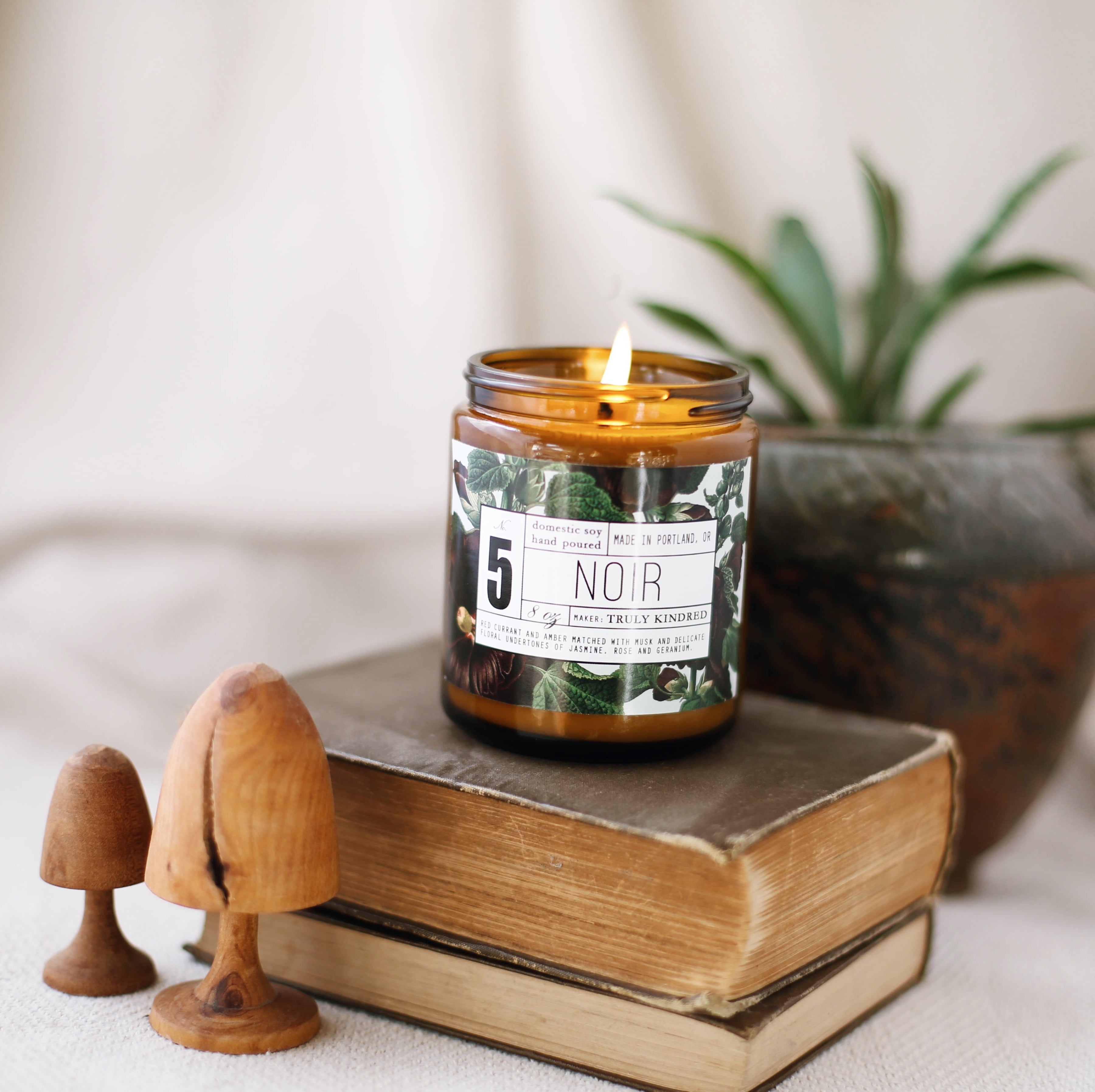 #5 Noir - 8oz Soy Candle