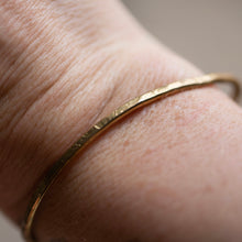 Load image into Gallery viewer, Hammered Brass Bangle
